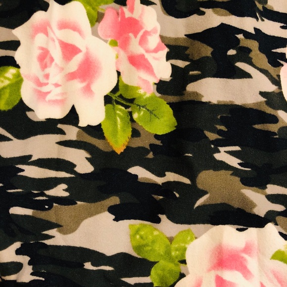 Army Print Floral Pants 🌸 - Picture 3 of 6